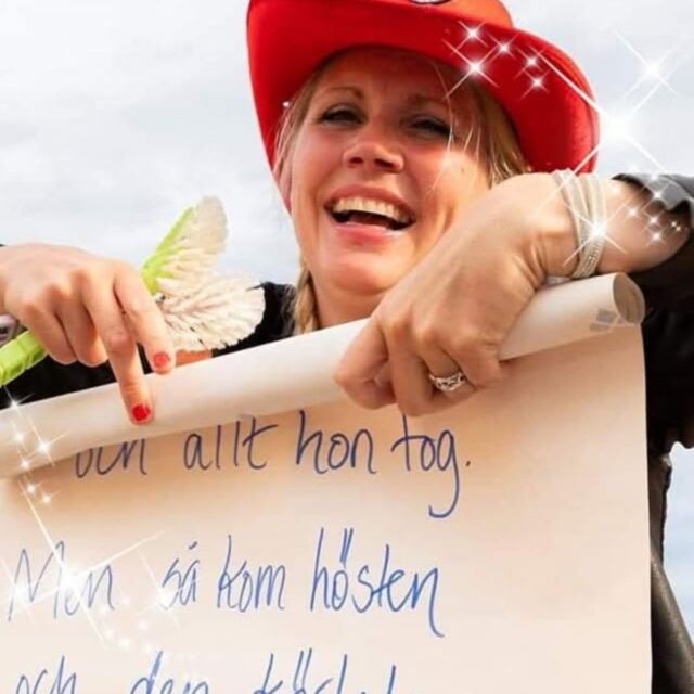 Agneta Dahlqvist 
Musiken är en stor del av mitt liv och det finns i hemmet ,jobbet och på fritiden.

Att sjunga i soulkören är roligt och man växer och känner att alla kan sjunga !🎶🎵🎶🎤🎙️🎤finns ett litet klipp med Robert Söderberg som sjunger Elvis i kören.

Det finns så många körer att vara med och sjunga  både Mora / Orsa och i Våmhus.🎶🎶🎶🎶🎶🎶🎶

*Att medverka på Orsayran är för mig så mycket sommarglädje och fantastiskt duktiga musiker från när och fjärran!

Sommarkväll + musik + glädje = ORSAYRAN!

Varje onsdag i juli förvandlas Orsa centrum till en svängig folkfest. Gatorna fylls med livemusik, spontan-dans och glädje. 

Gratis, galet och oförglömligt!

#visitdalarna #visitsweden

🎼🎶🎸🎶🎼🎺🎷🥁🪇🎺🎹🎵🎶

På jobbet har vi ABF-cirkelkurs i gitarr och vi lär av varandra, för vi har olika erfarenheter och det är på Fridhemskyrkan i Mora ! 🎸🎶🎸🎶🎸🎶🎸

Dragspel är jag uppväxt med och jag spelar helst bara  hemma ! 🪗

Varje vår har dom dragspelsstämma i Evertsberg som jag åker och campar med husvagnen! Det är så roligt att lyssna på andra och få inspiration! 🪗🎶🎵🪗🎶🎵🪗

Att få bo så nära dessa platser är en förmån för oss som gillar musik! 🎶🎵🎶🎵🎶🎵🎶🎵🎶💕